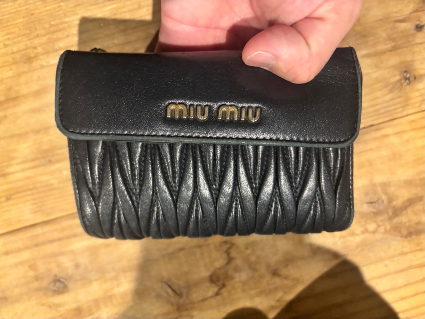 【修理前】MIUMIU三つ折り財布　色：黒